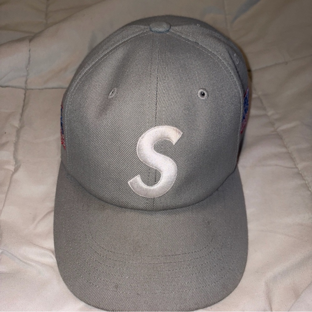 Supreme World Famous S Logo 6-Panel - Grey - One Size